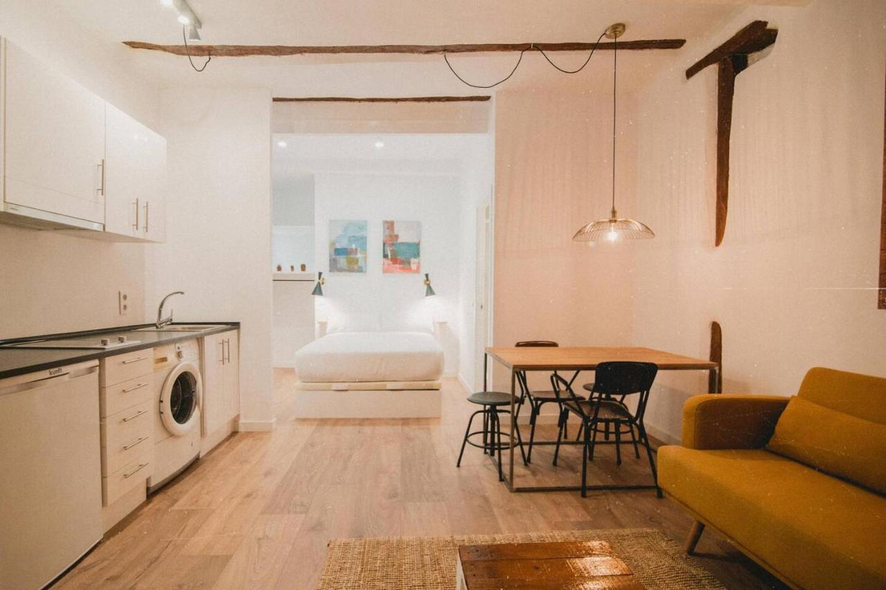 Charming Design Apartment Reina Sofia Madrid Bagian luar foto