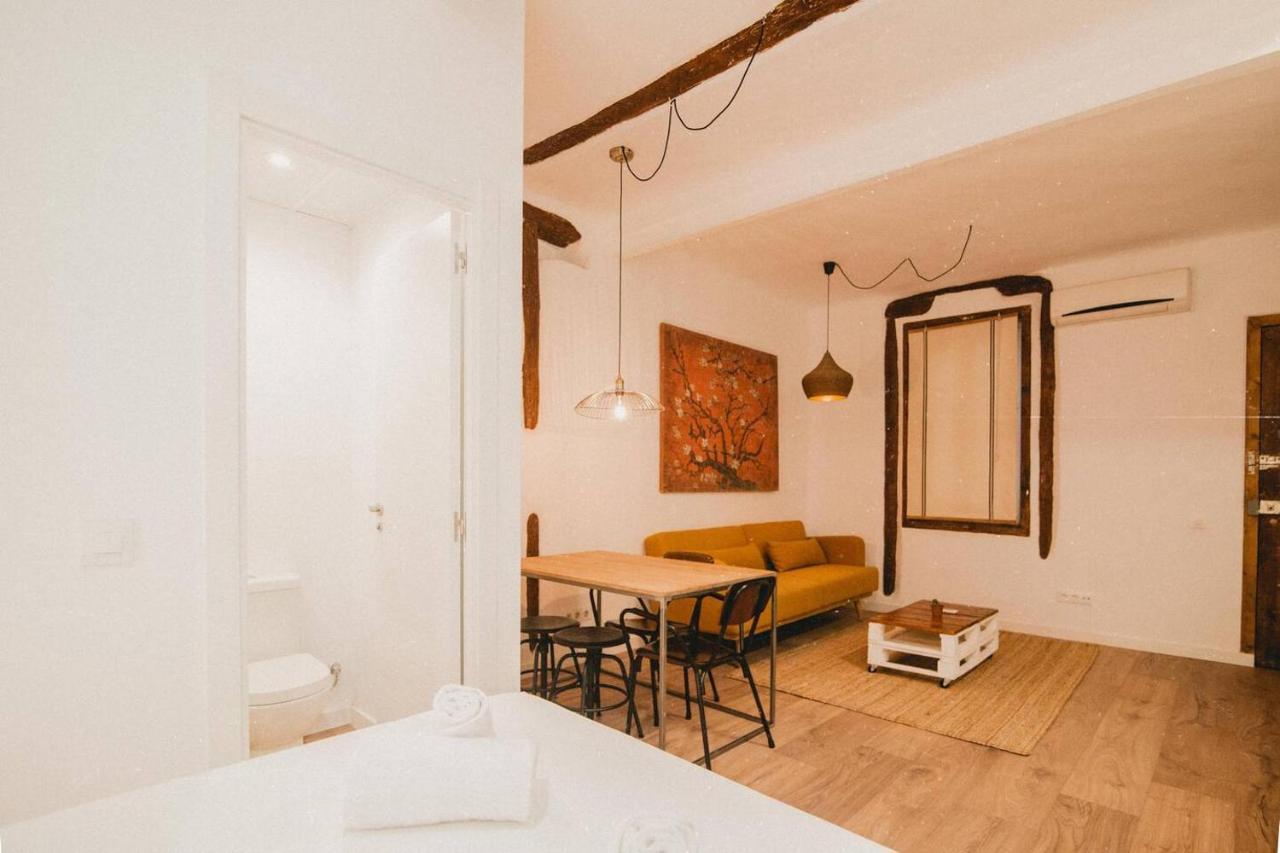 Charming Design Apartment Reina Sofia Madrid Bagian luar foto