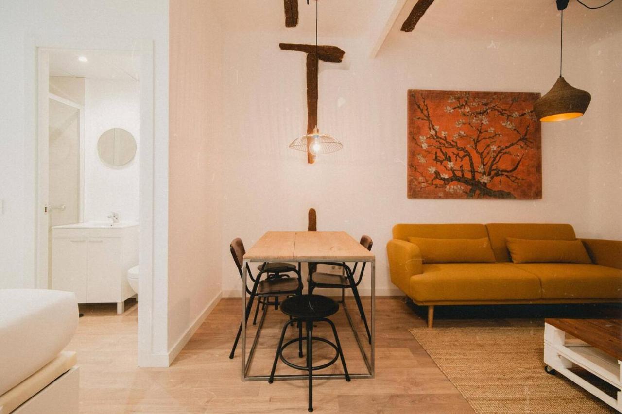 Charming Design Apartment Reina Sofia Madrid Bagian luar foto