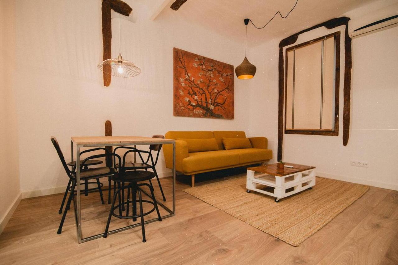 Charming Design Apartment Reina Sofia Madrid Bagian luar foto